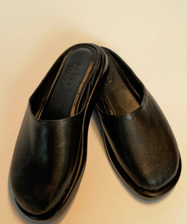 Zunna  Lagos mule slide