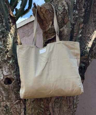 Ahià Tote Bag