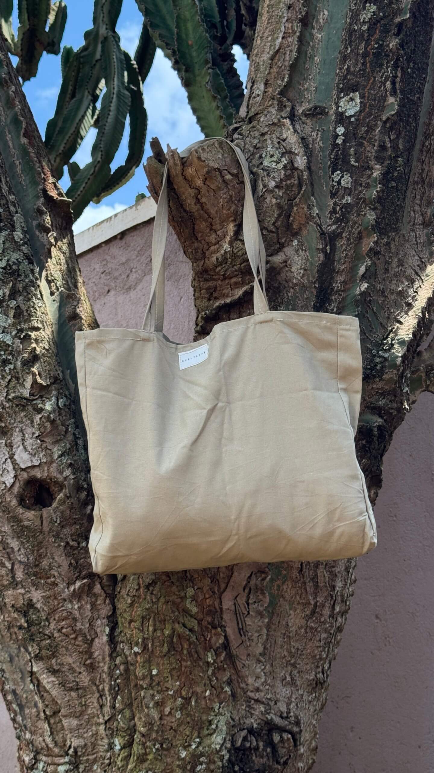 Ahià Tote Bag