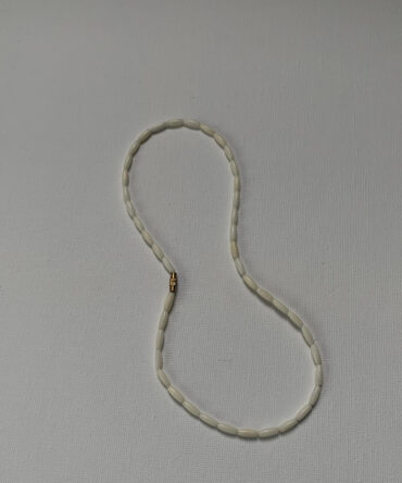 Curlt life white oval coral bead necklace